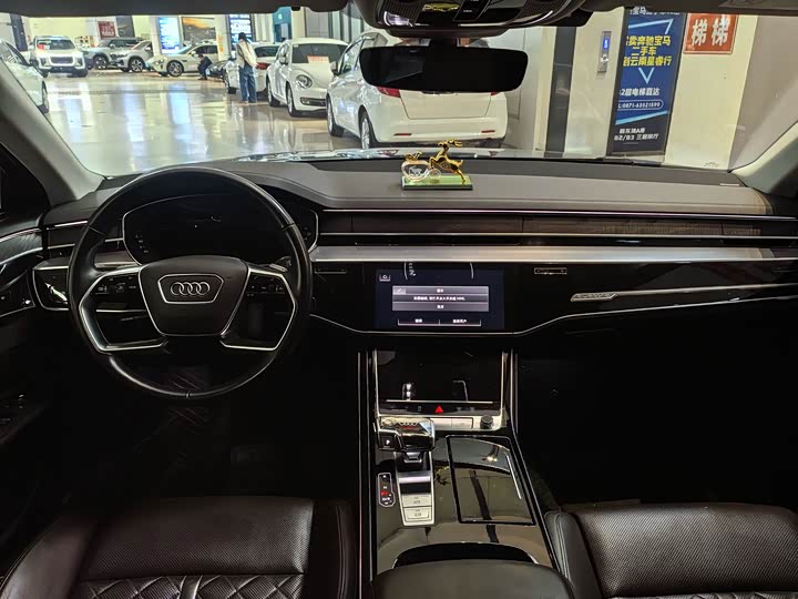 Фото 5 - Audi A8