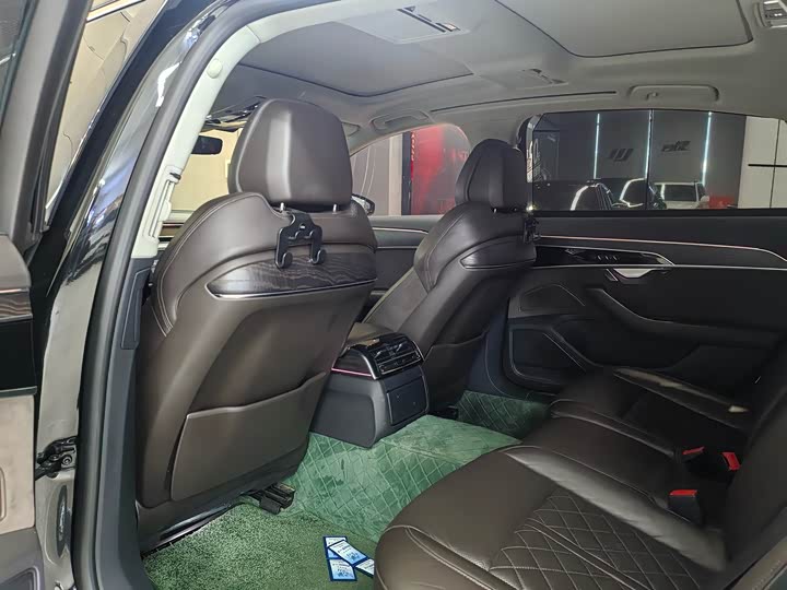 Фото 6 - Audi A8