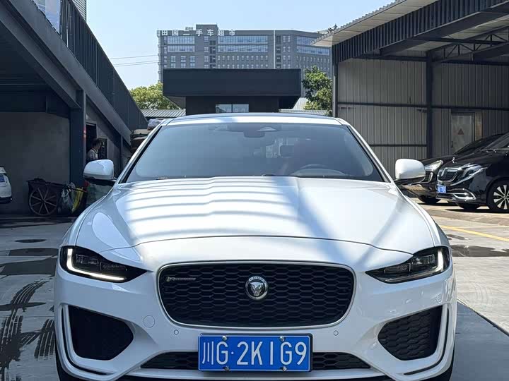 Фото 2 - Jaguar XE L
