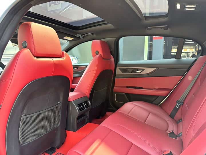 Фото 7 - Jaguar XE L