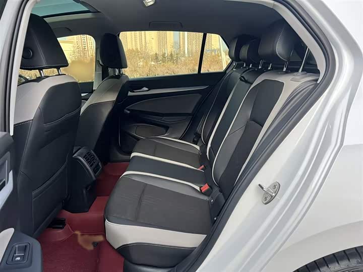 Фото 10 - Volkswagen Golf