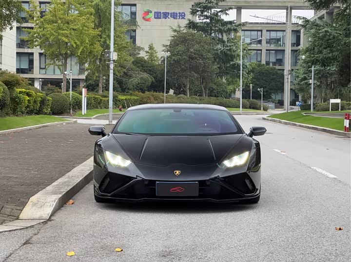 Фото 3 - Lamborghini Huracán