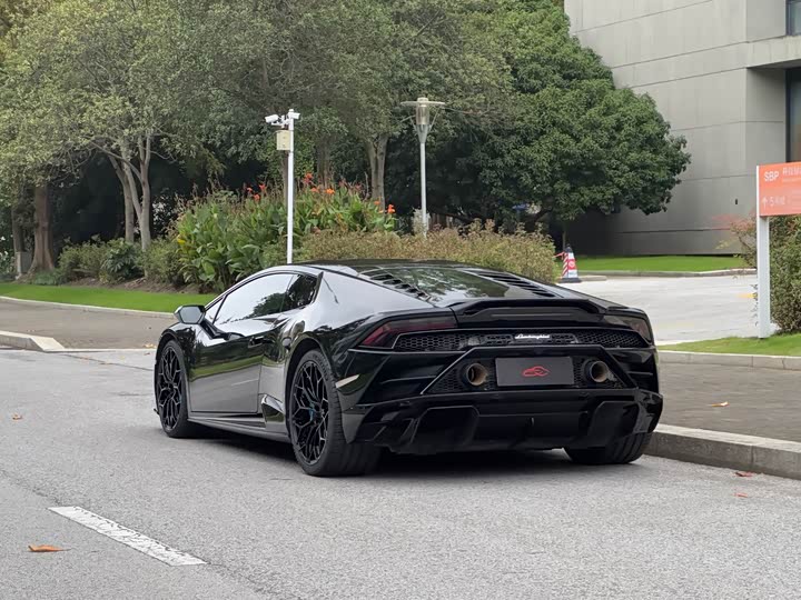 Фото 6 - Lamborghini Huracán