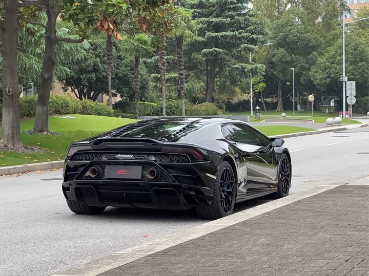 Фото 7 - Lamborghini Huracán