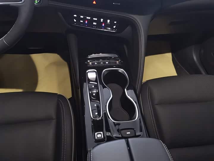 Фото 14 - Buick Envision Plus