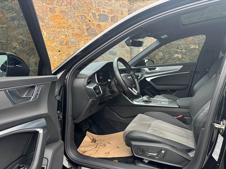 Фото 4 - Audi A6L