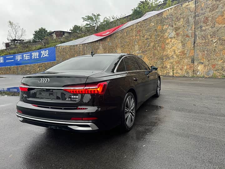 Фото 7 - Audi A6L