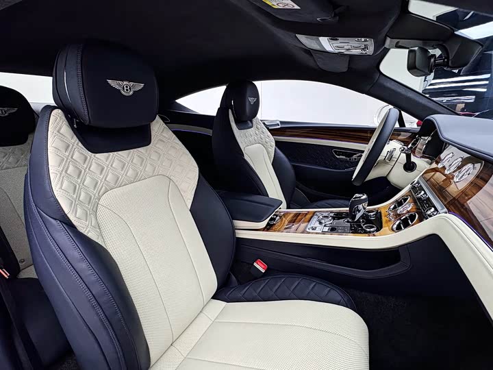 Фото 16 - Bentley Continental GT