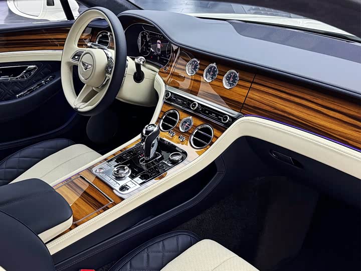 Фото 17 - Bentley Continental GT