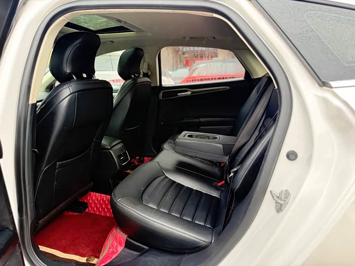 Фото 13 - Ford Mondeo