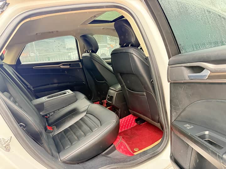 Фото 14 - Ford Mondeo