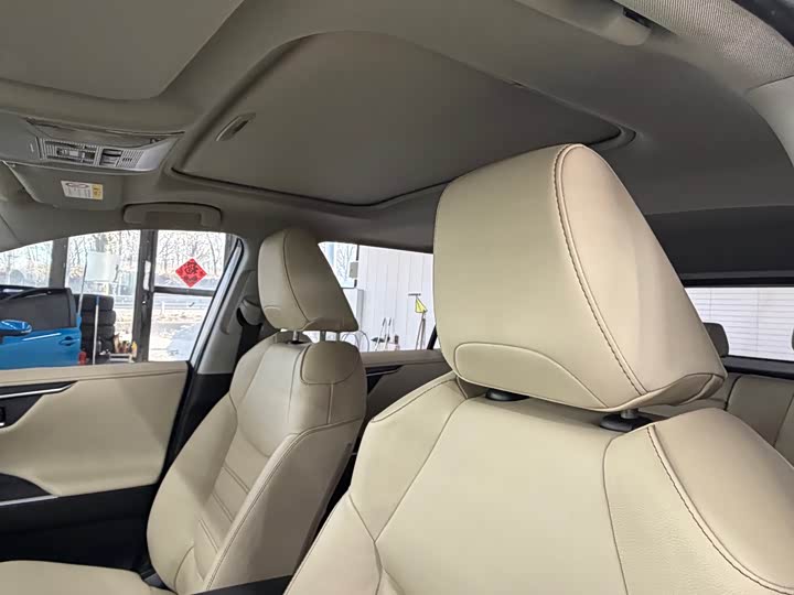 Фото 13 - Toyota RAV4