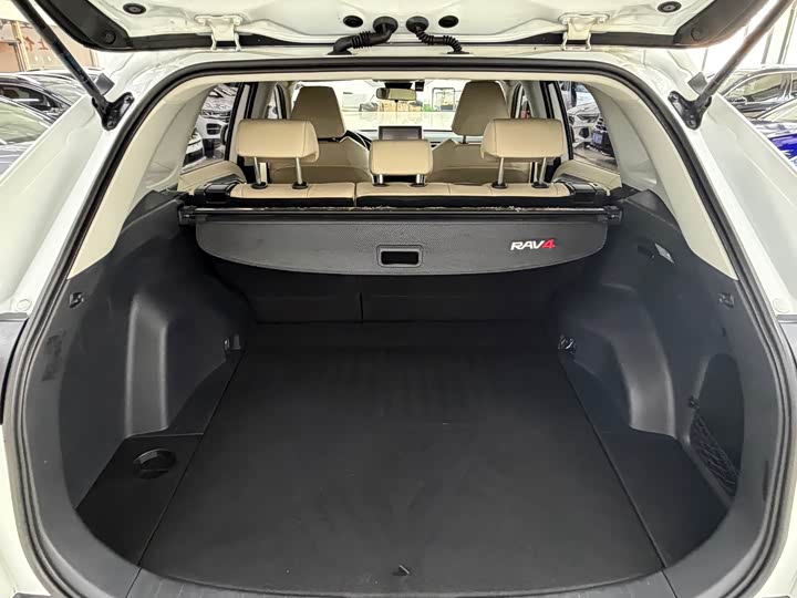 Фото 15 - Toyota RAV4