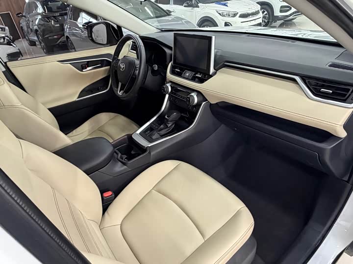 Фото 17 - Toyota RAV4