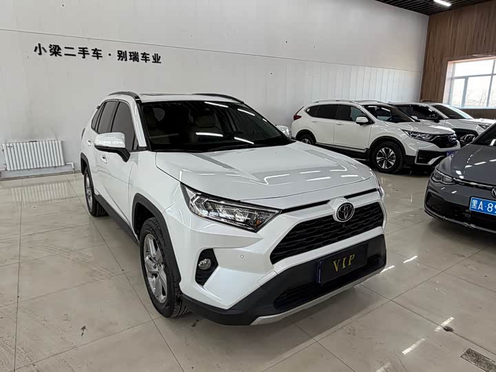Фото 7 - Toyota RAV4