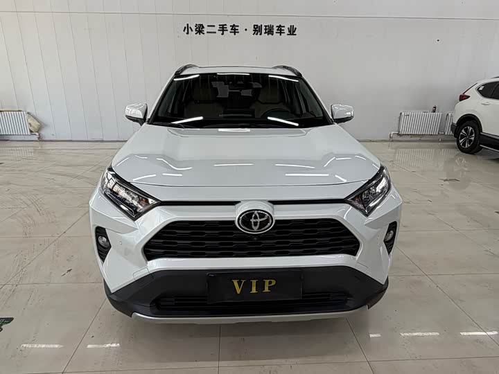 Фото 8 - Toyota RAV4