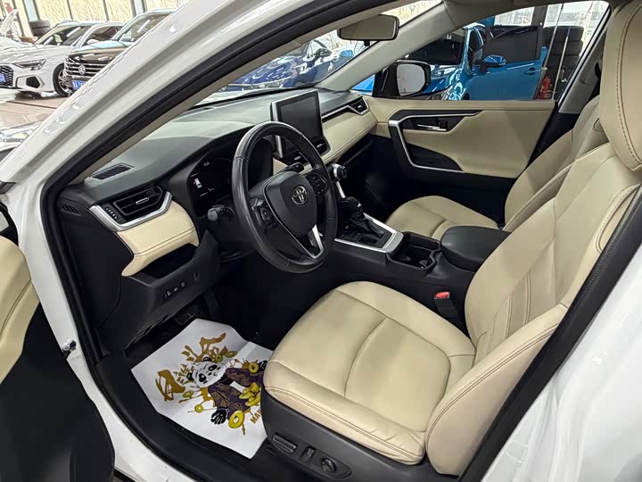 Фото 9 - Toyota RAV4