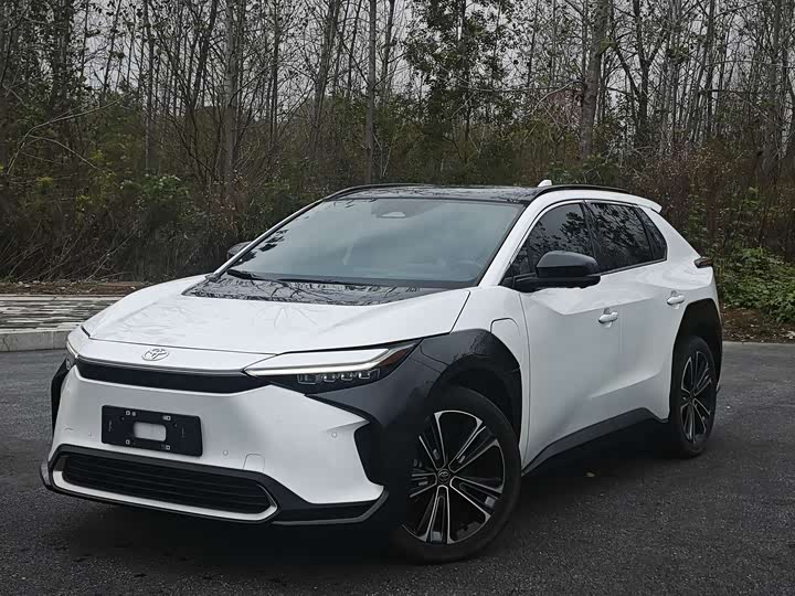 Фото 1 - Toyota bZ4X