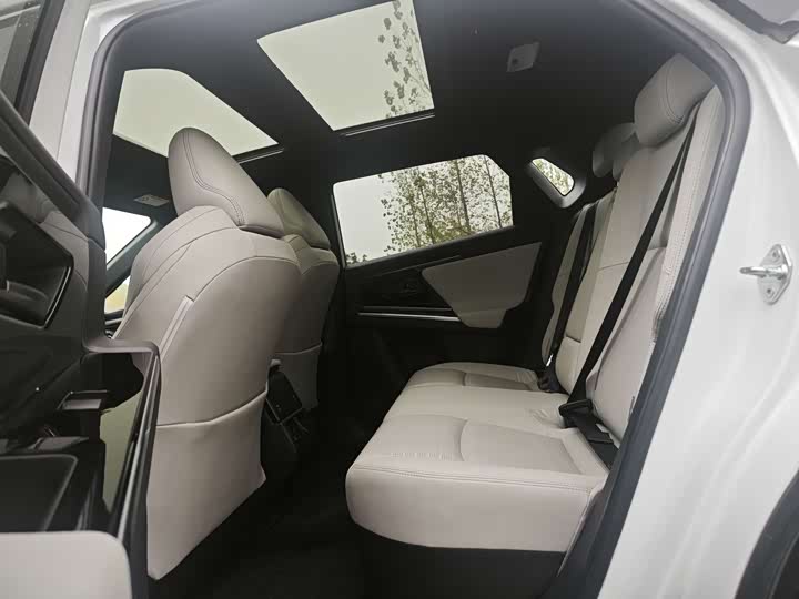 Фото 11 - Toyota bZ4X