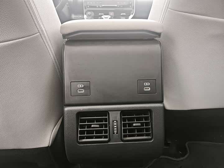 Фото 13 - Toyota bZ4X