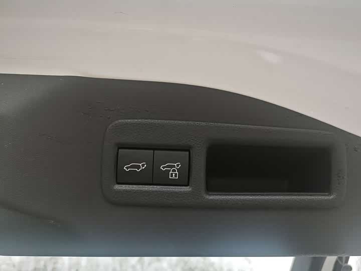 Фото 19 - Toyota bZ4X