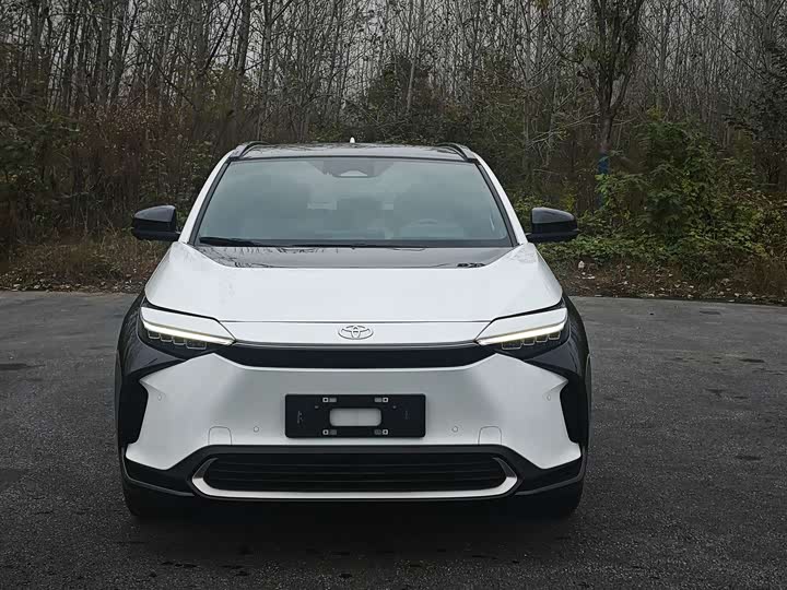 Фото 2 - Toyota bZ4X