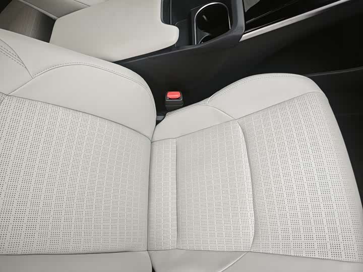 Фото 21 - Toyota bZ4X