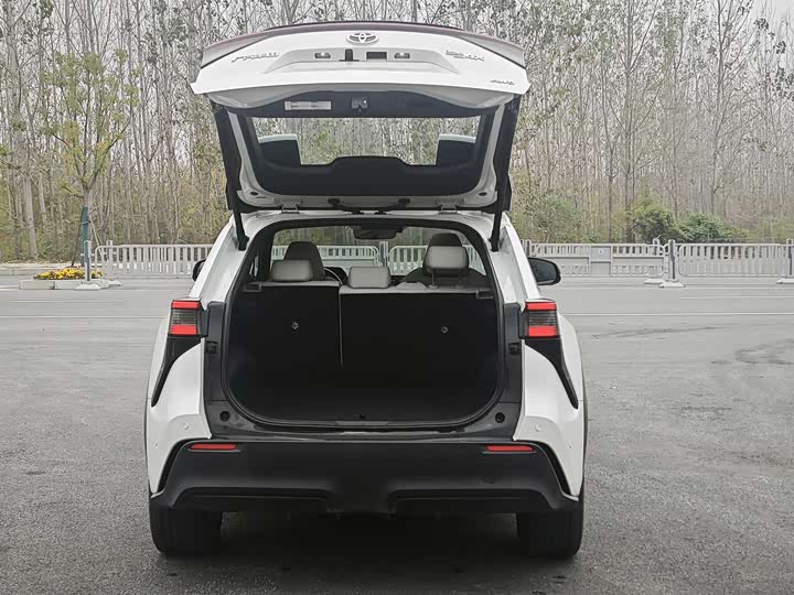 Фото 22 - Toyota bZ4X