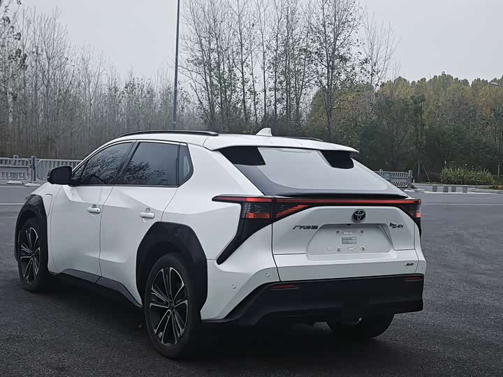 Фото 24 - Toyota bZ4X