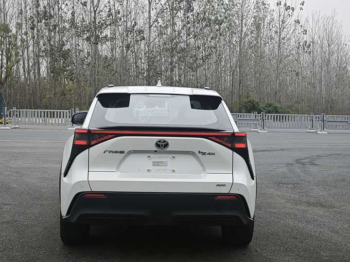 Фото 25 - Toyota bZ4X