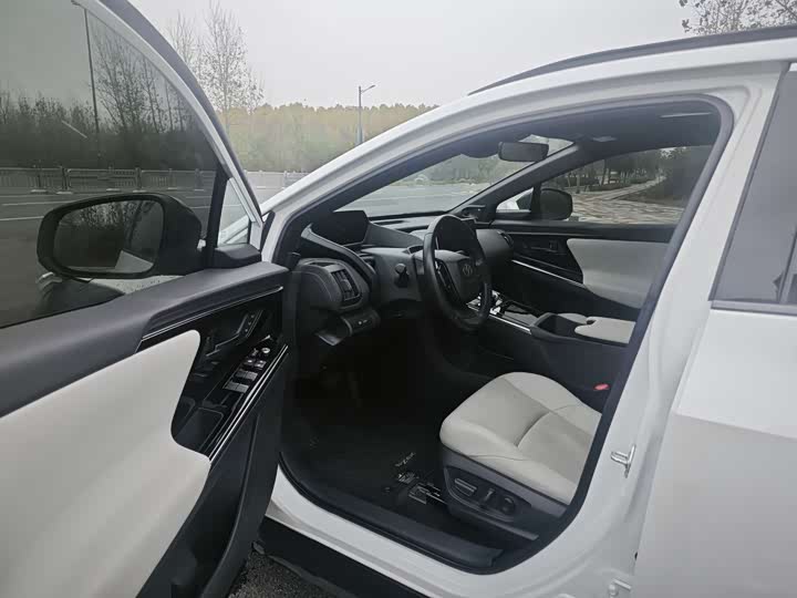 Фото 5 - Toyota bZ4X