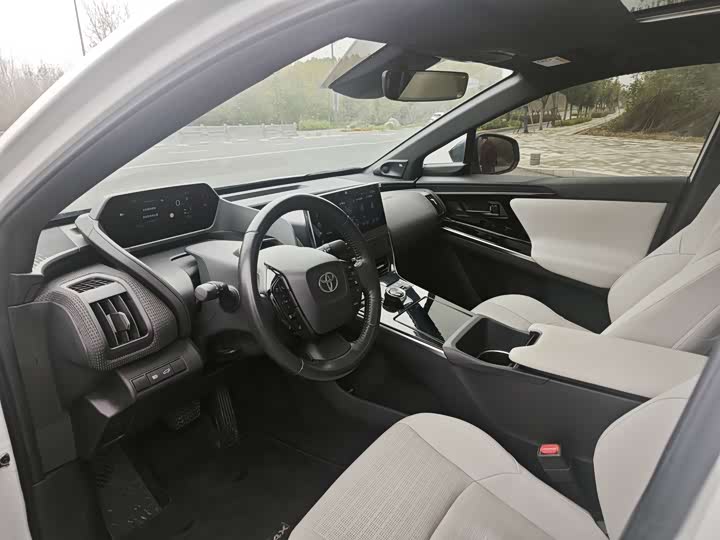 Фото 6 - Toyota bZ4X