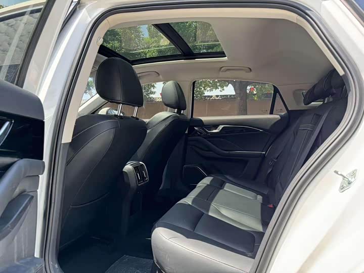 Фото 11 - Bestune B70