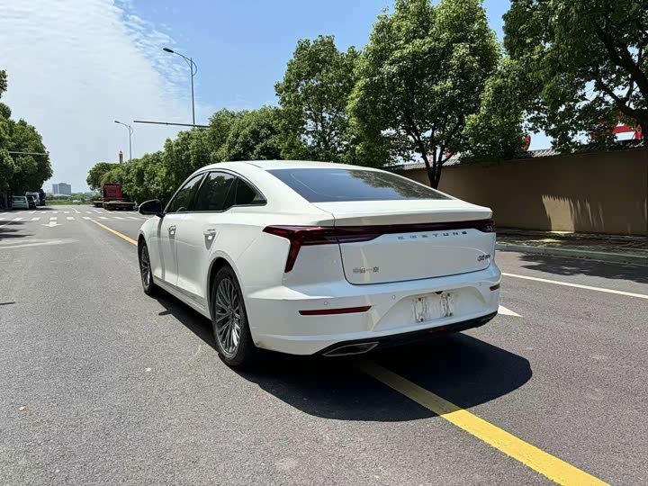 Фото 14 - Bestune B70