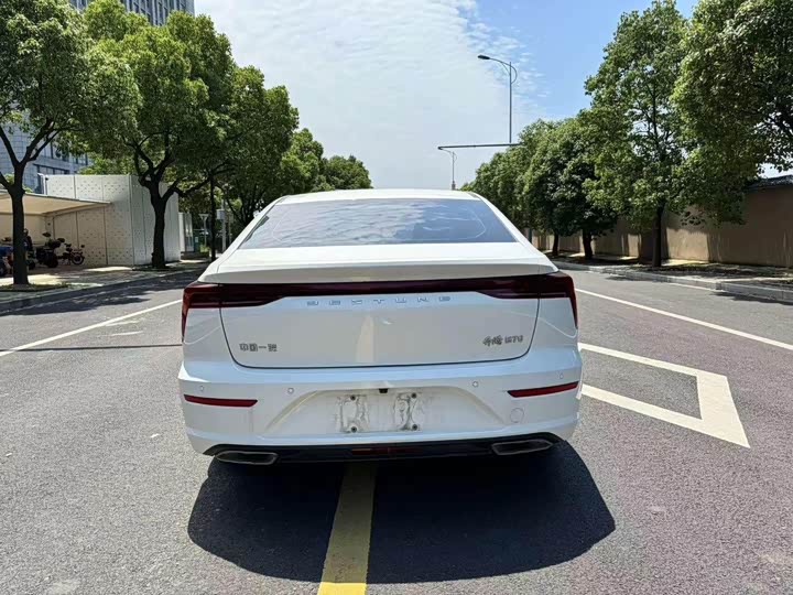 Фото 15 - Bestune B70