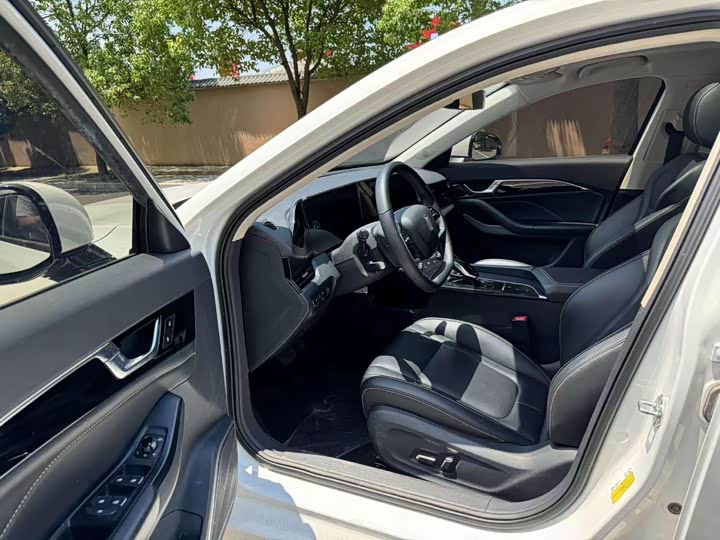 Фото 5 - Bestune B70