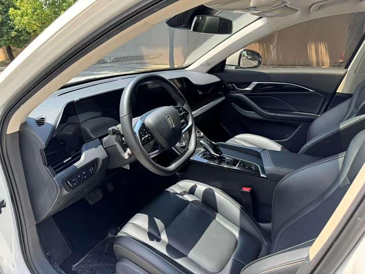 Фото 6 - Bestune B70