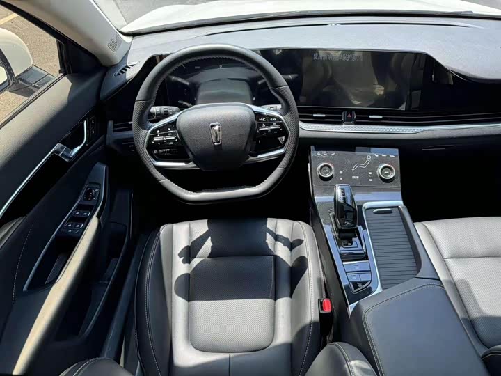 Фото 8 - Bestune B70