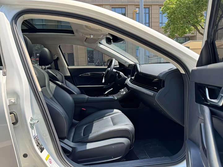 Фото 9 - Bestune B70