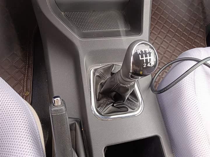 Фото 14 - Dongfeng Forthing Lingzhi M5