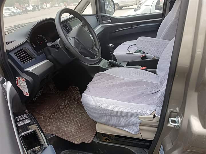 Фото 15 - Dongfeng Forthing Lingzhi M5