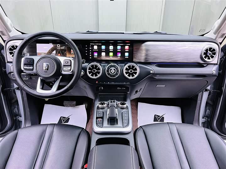 Фото 9 - Tank 300