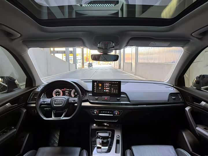 Фото 11 - Audi Q5L