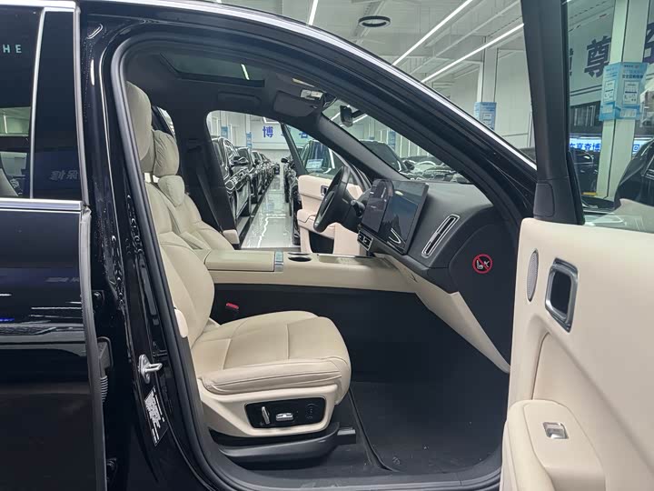 Фото 16 - LiXiang L7