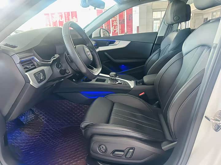 Фото 4 - Audi A4L