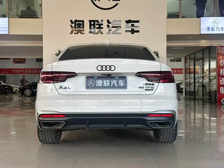 Фото 8 - Audi A4L