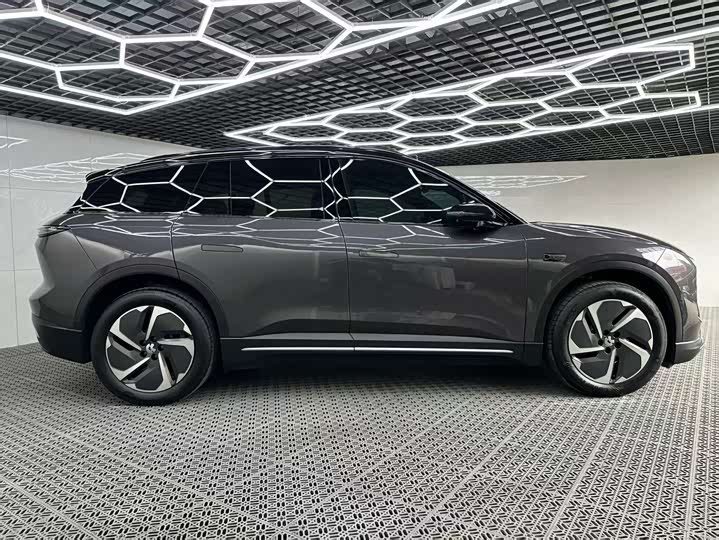 Фото 7 - Nio ES6