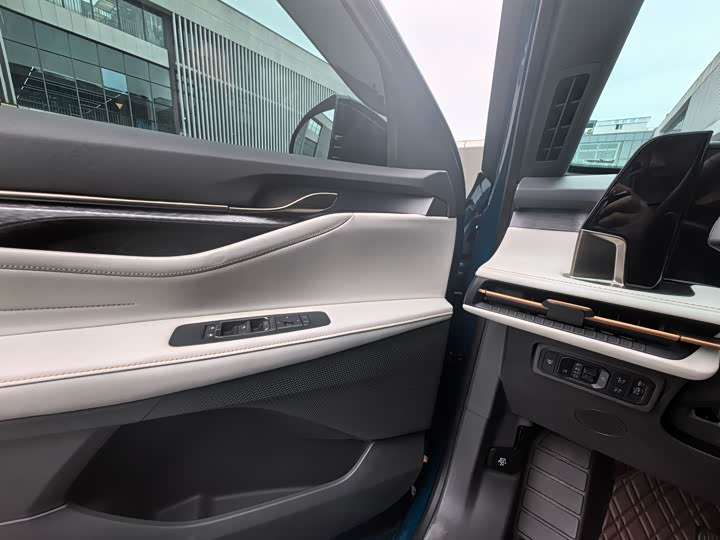 Фото 10 - Ford Edge