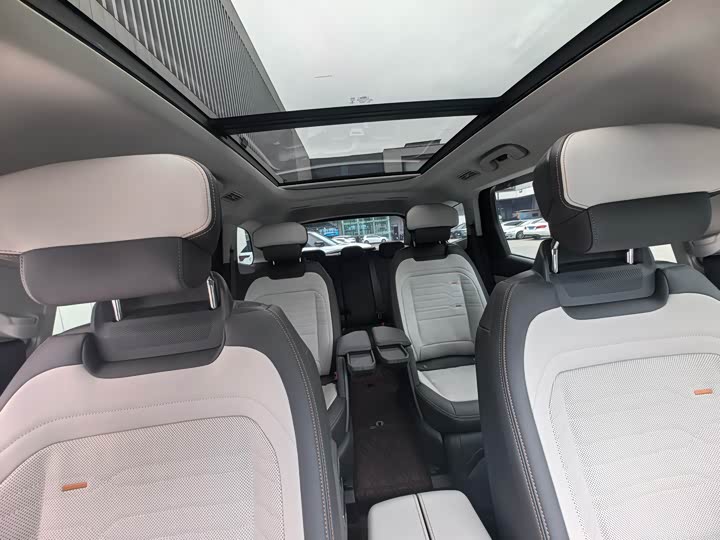 Фото 12 - Ford Edge