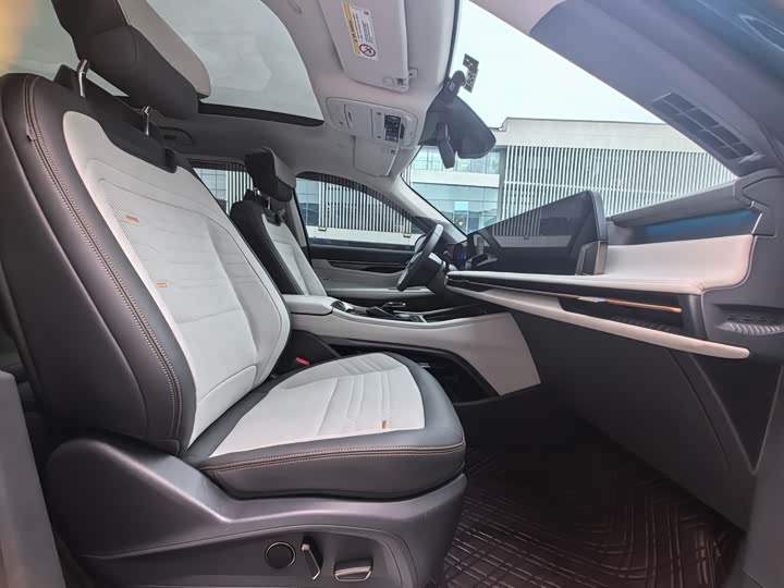 Фото 13 - Ford Edge